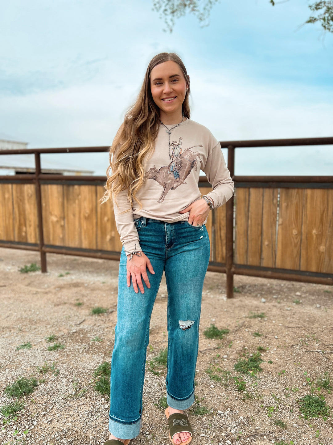 Ride Em' Bully Pullover
