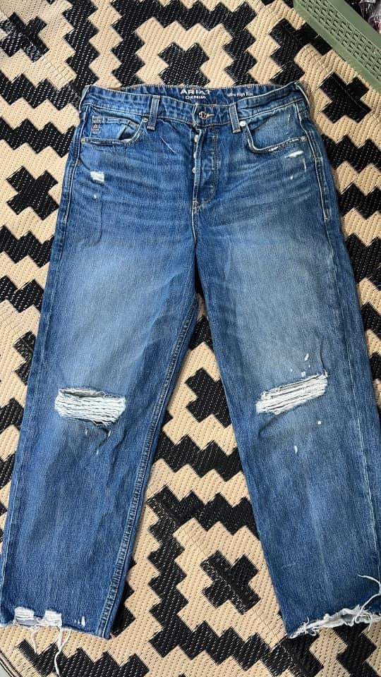 DAMAGED Ariat: Wanda Straight Leg Jeans-Size 30R